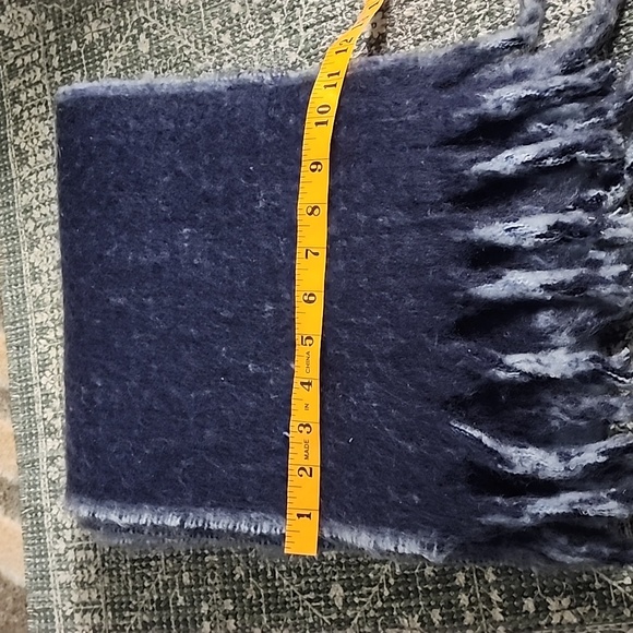 🔴 🔚🔜 2pc Soft Fuzzy Saddle Blanket Style Scarfs . - Picture 5 of 9